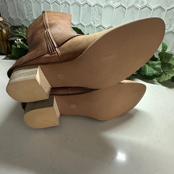 Brown Leather Knee-High Boots With Dual Zipper Closure & Block Heel - Picture 4 of 13